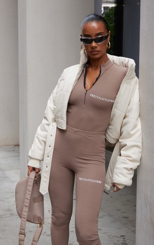 Body-uri Pretty Little Thing Mocha Crinkle Rib Half Zip Bej | UXAJ13602