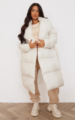 Geci Pretty Little Thing Petite Oversized Collar ed Longline Puffer Albi | BEGS62034