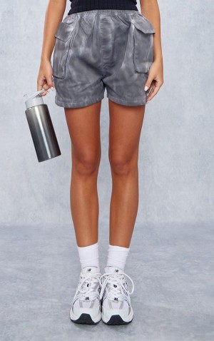 Pantaloni Scurti Pretty Little Thing Charcoal Acid Wash Pocket Cargo Gri | OZXD16543