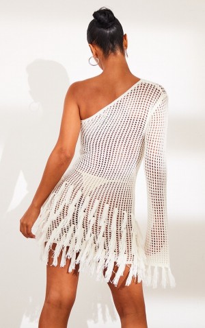 Rochie Pretty Little Thing Crochet One Sleeve Tassel Albi | TAUD76182