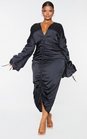 Rochie Pretty Little Thing Plus Satin Ruched Plunge Bodycon Negrii | YVTB18654