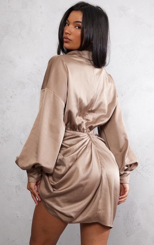 Rochie Pretty Little Thing Taupe Satin Drape Oversized Sleeve Gri Maro | OJAZ06495