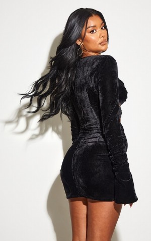 Rochie Pretty Little Thing Velvet Twisted Cut Out Detail Ruched Sleeve Bodycon Negrii | STCM19235