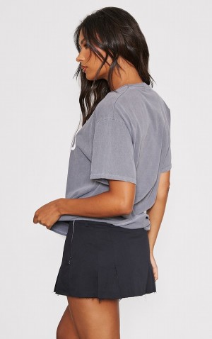Tricouri Pretty Little Thing Charcoal Washed 1987 Sports Academy Printed Gri | MIBC63809