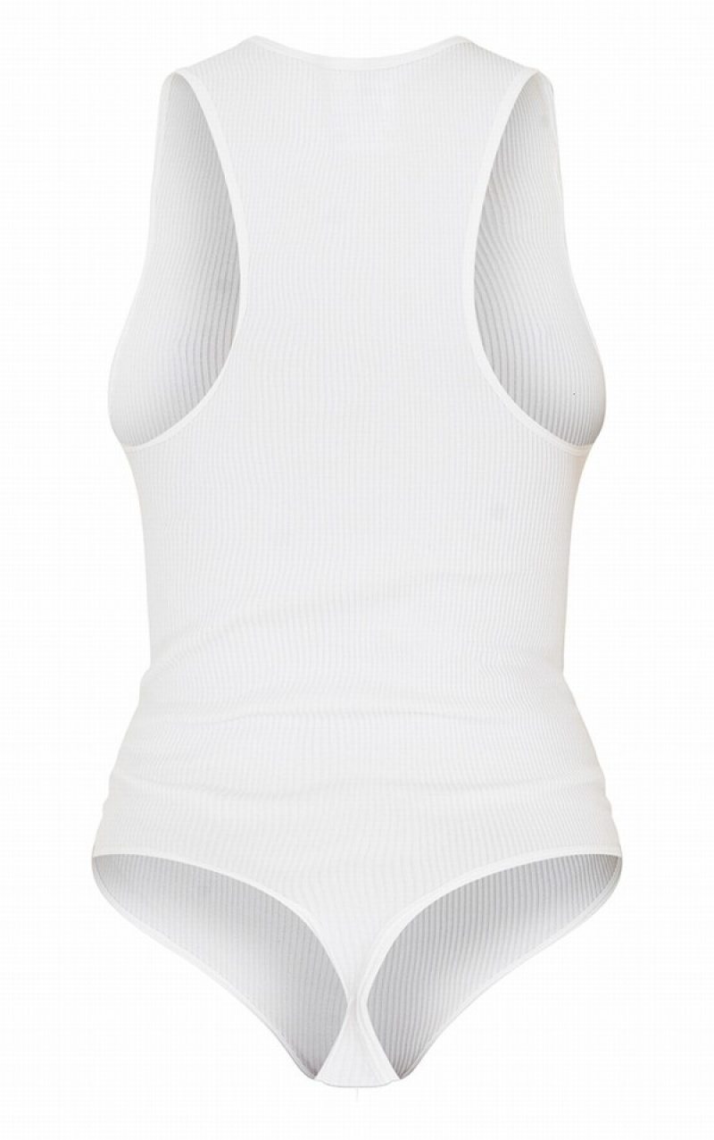 Body-uri Pretty Little Thing StructuContour Racer Neck Cu Nervuri Albi | KEOJ41098