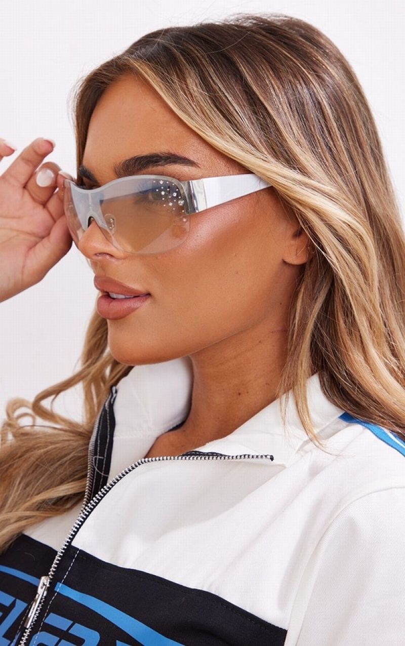 Ochelari de Soare Pretty Little Thing Diamante Detail Curved Visor Albi | VNXF15938