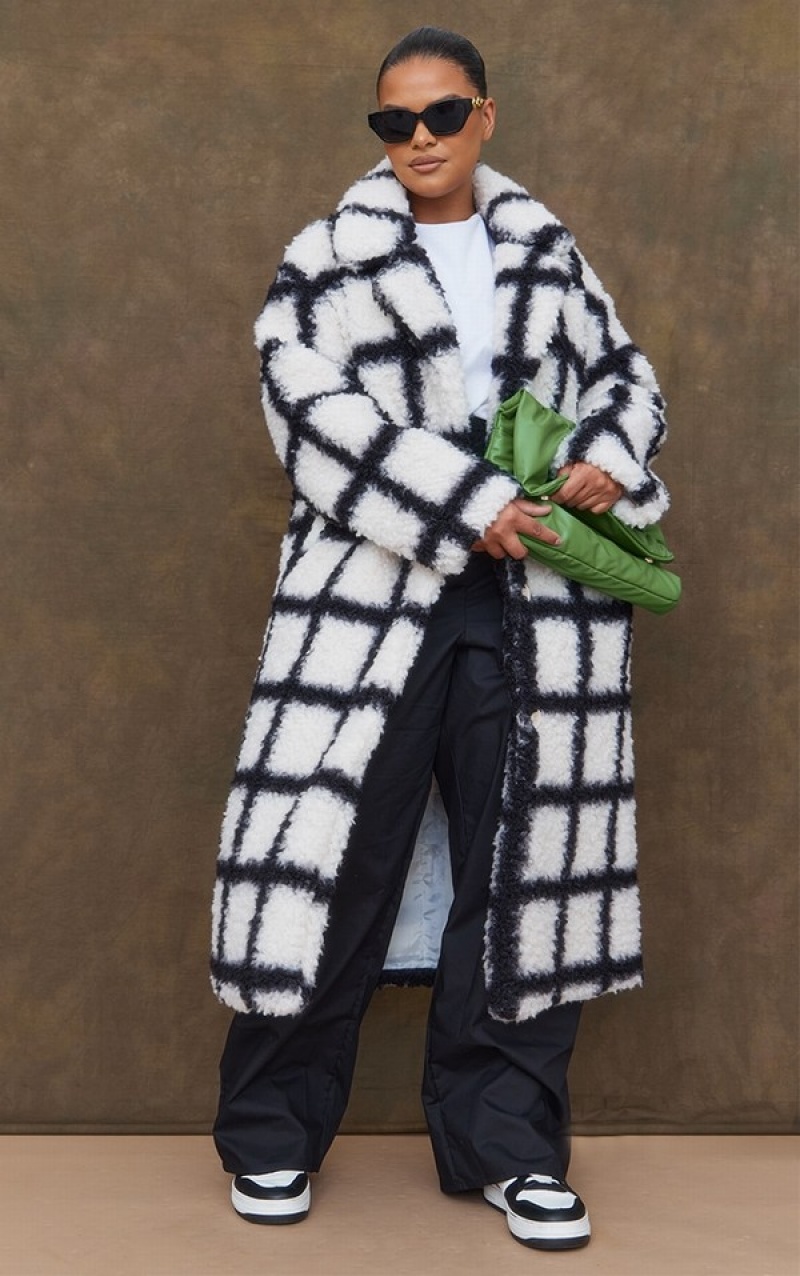 Paltoane Pretty Little Thing Plus And Checkerboard Faux Shearling Albi | JSTG71298