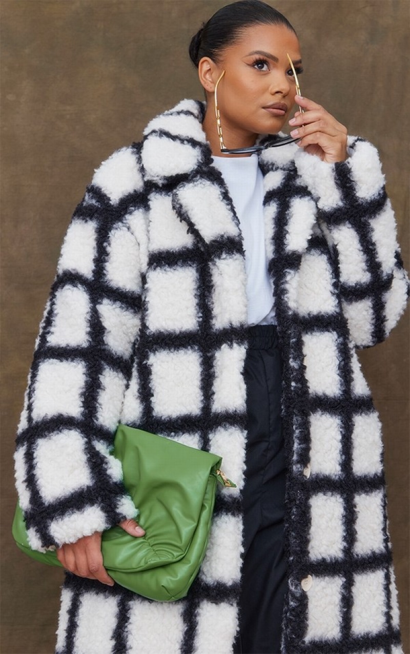 Paltoane Pretty Little Thing Plus And Checkerboard Faux Shearling Albi | JSTG71298