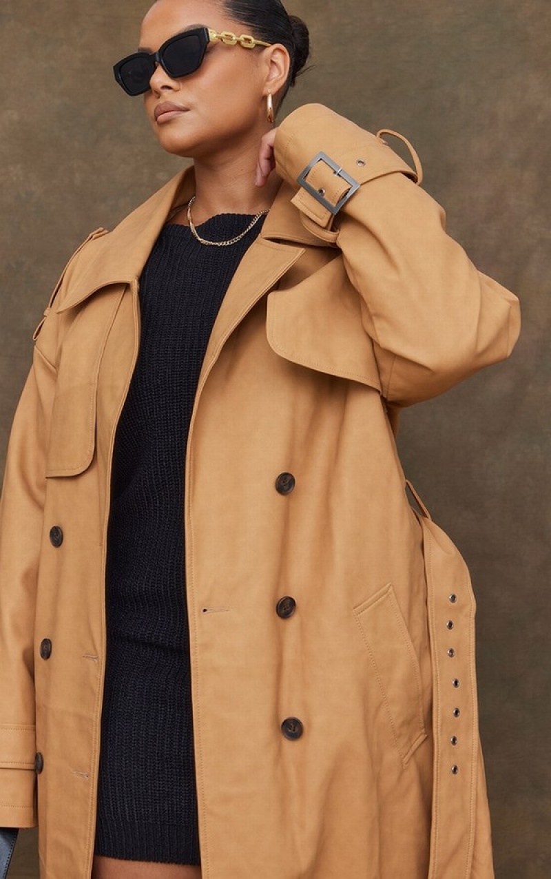 Paltoane Pretty Little Thing Plus Faux Piele Statement Cu Catarama Trench Bej | HXQF27105