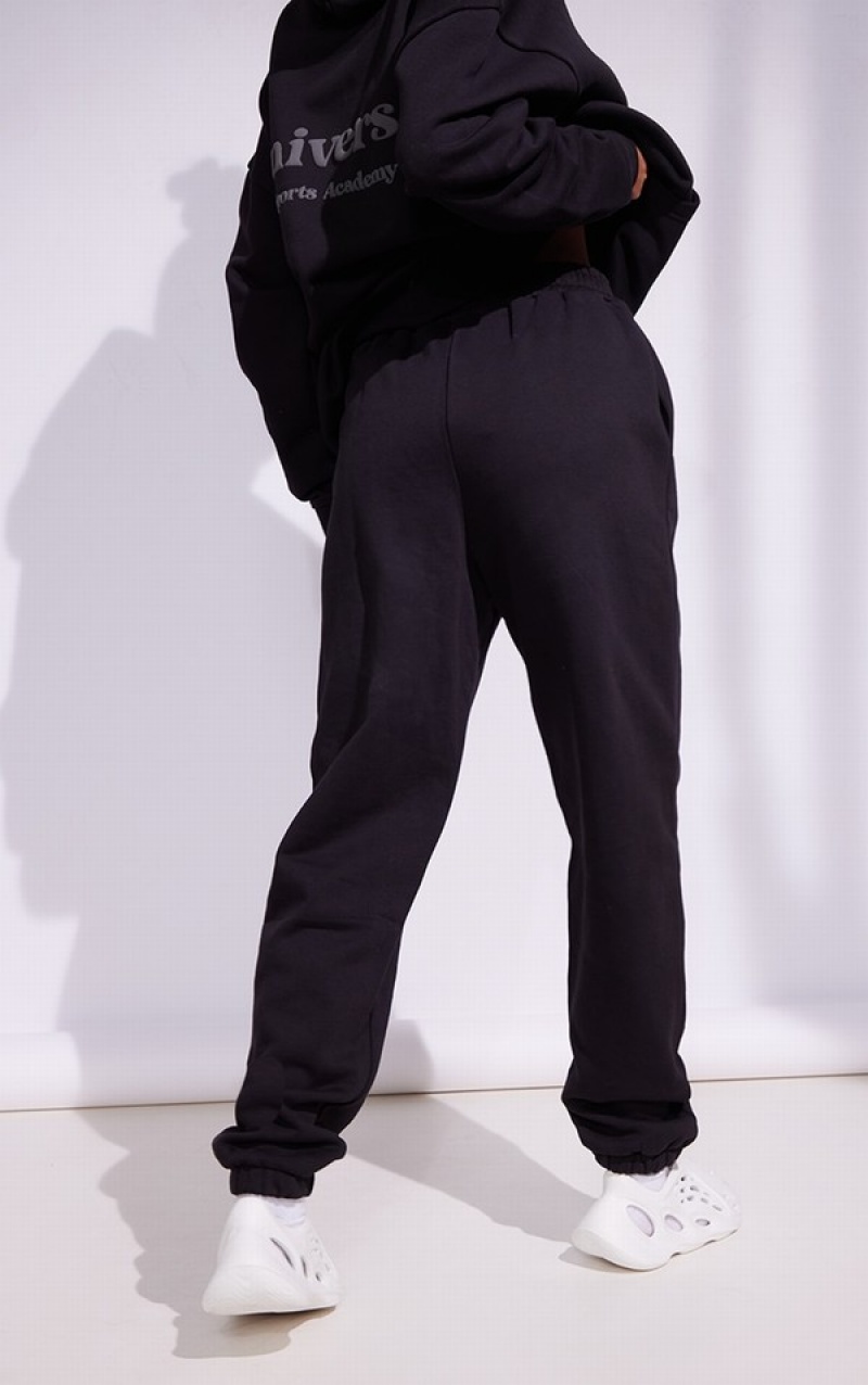Pantaloni De Trening Pretty Little Thing Premium Coal Sports Academy Puff Print Oversized Negrii | MZST12689
