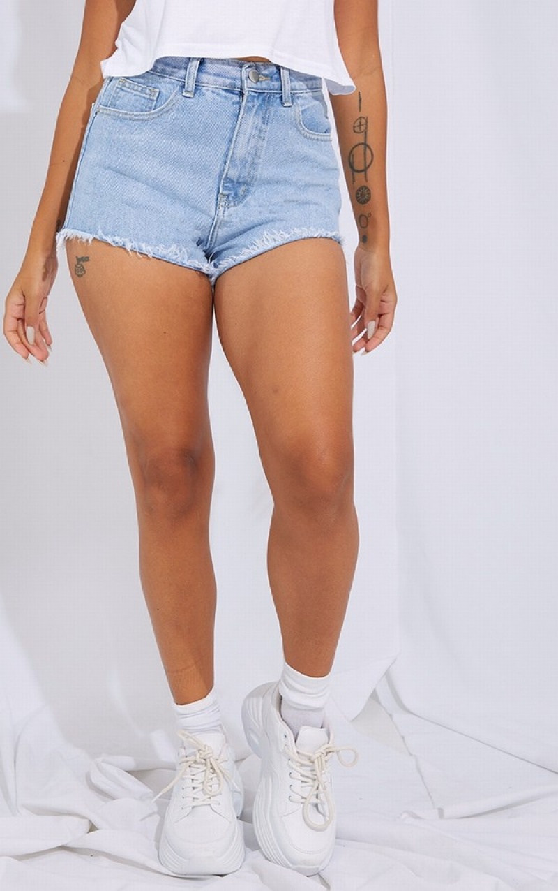 Pantaloni Scurti Pretty Little Thing Petite Wash Frayed Hem Albastri Deschis Albastru Deschis | POCN93648