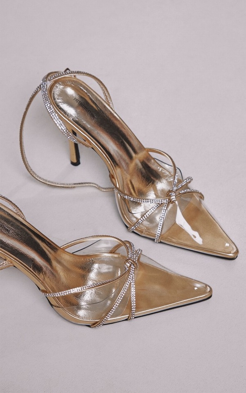 Pantofi Cu Toc Pretty Little Thing Largi Fit Diamante Knot Detail Point Bombeu Mided Courts Aurii | UZCA25037