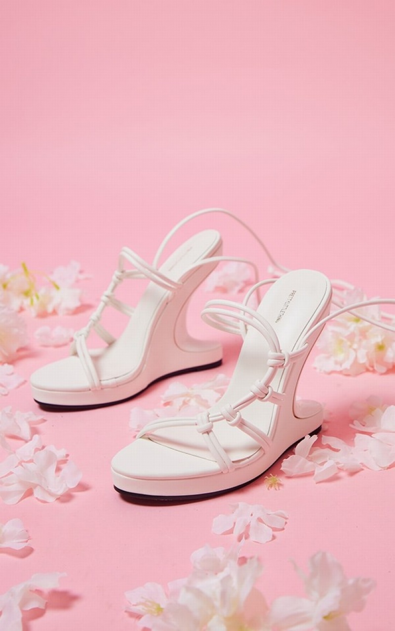 Pantofi Cu Toc Pretty Little Thing PU Curved Knot Dantela Up Reverse Wedge Albi | KQTF36280