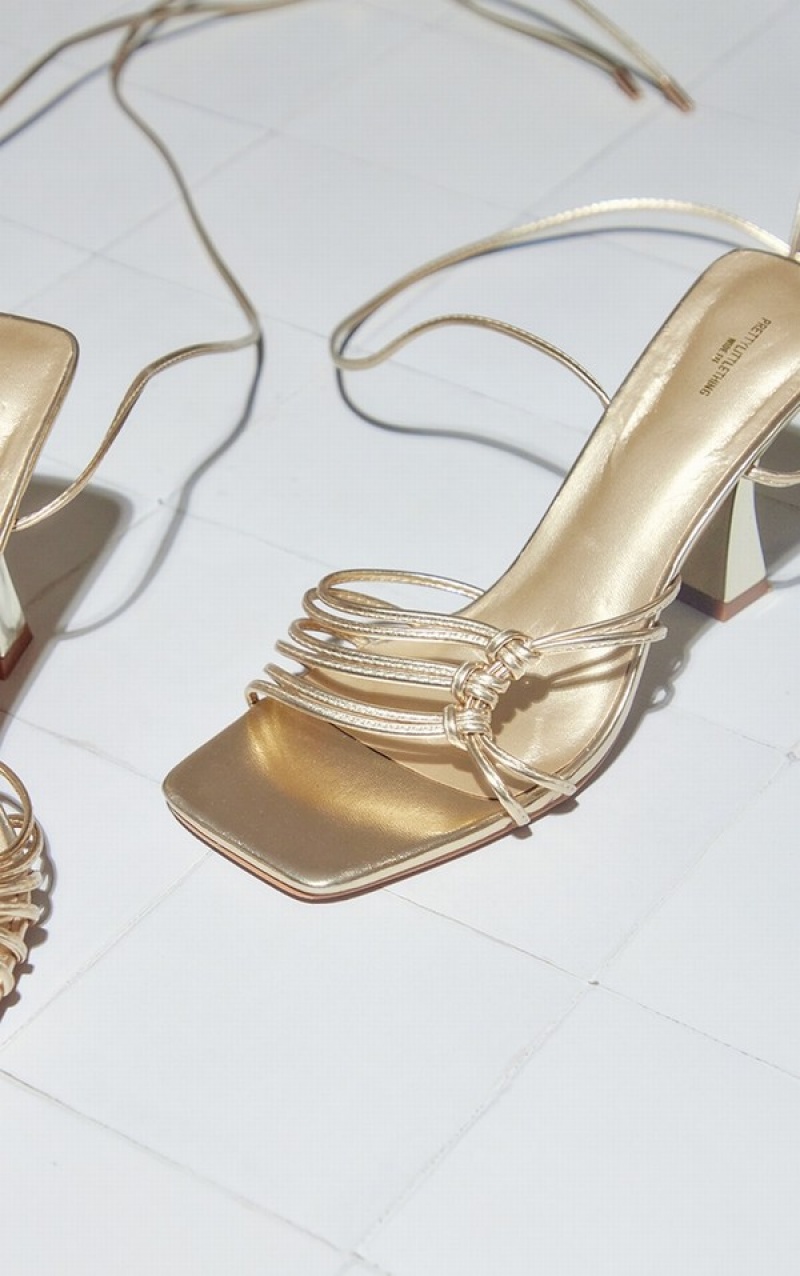 Pantofi Cu Toc Pretty Little Thing Pu Sqaure Bombeu Side Knot Detail Mid-High Flared Aurii | XBTA34957