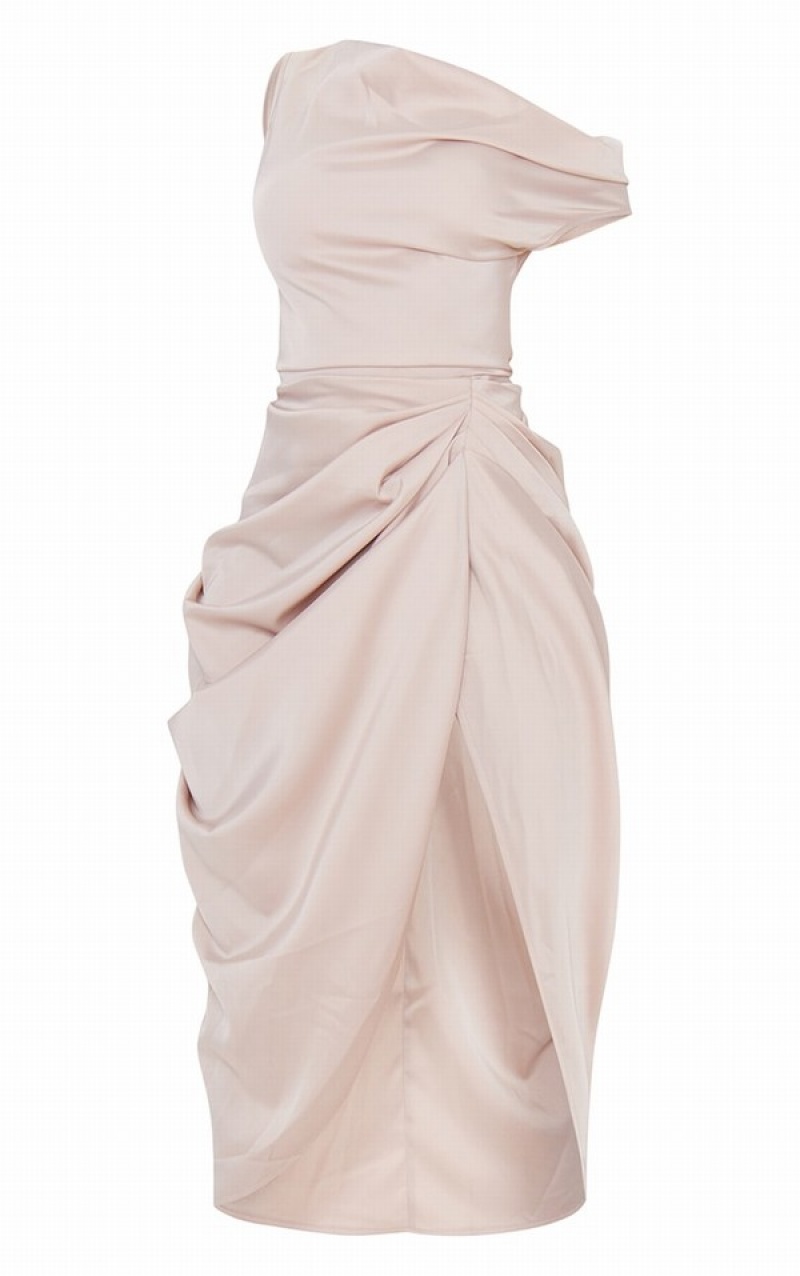 Rochie Pretty Little Thing Petite Champagne Satin Off The Shoulder Draped Gri | WHZR79438