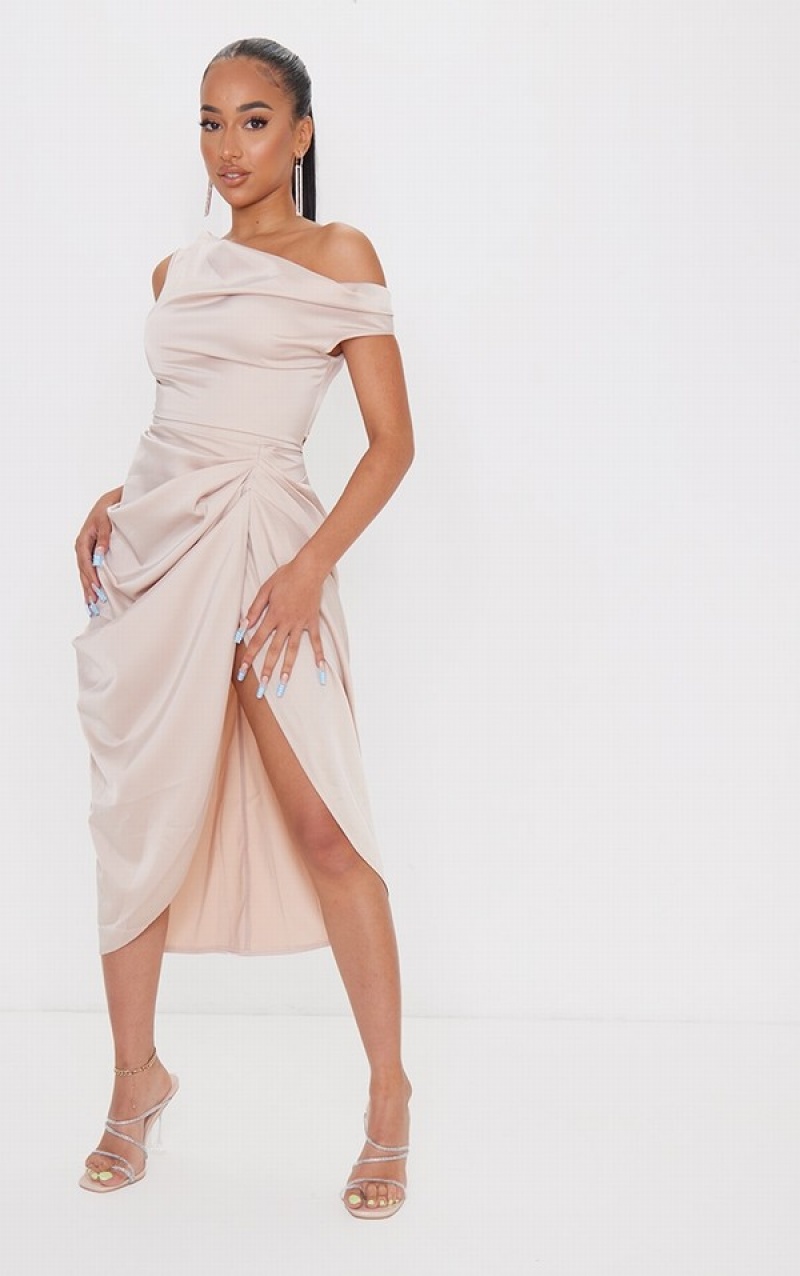 Rochie Pretty Little Thing Petite Champagne Satin Off The Shoulder Draped Gri | WHZR79438