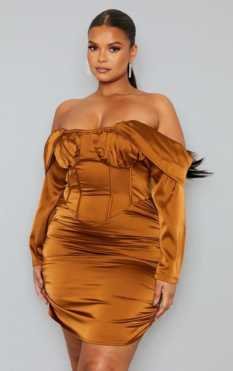 Rochie Pretty Little Thing Plus Satin Drape Bardot Sleeve Ruched Back Bodycon Ciocolata | LOAW07932