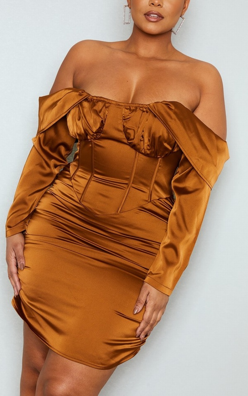 Rochie Pretty Little Thing Plus Satin Drape Bardot Sleeve Ruched Back Bodycon Ciocolata | LOAW07932
