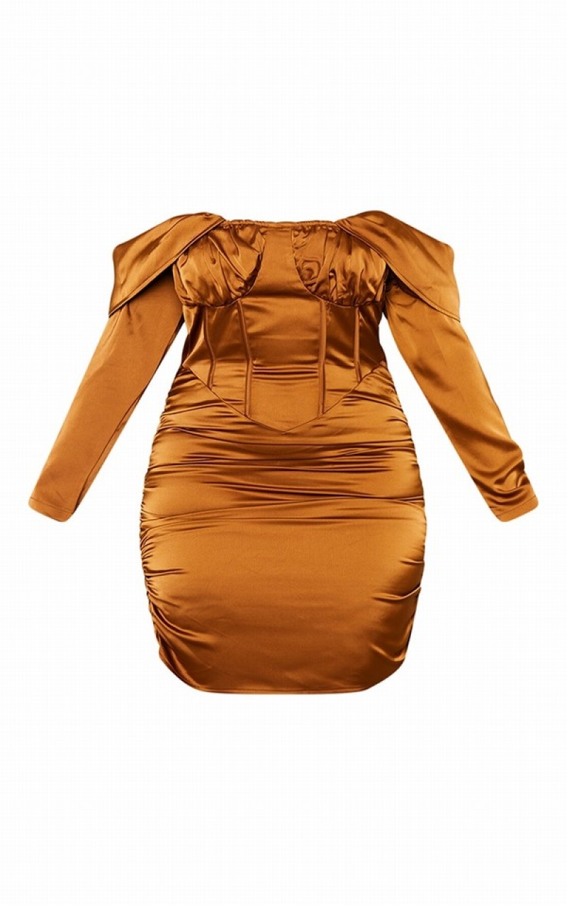 Rochie Pretty Little Thing Plus Satin Drape Bardot Sleeve Ruched Back Bodycon Ciocolata | LOAW07932