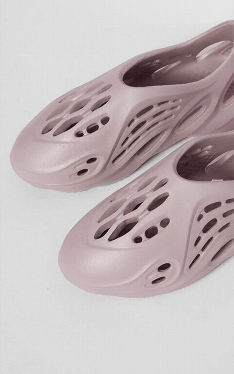 Slapi Pretty Little Thing Taupe Cut Out Slip On Gri Maro | JIEU48057