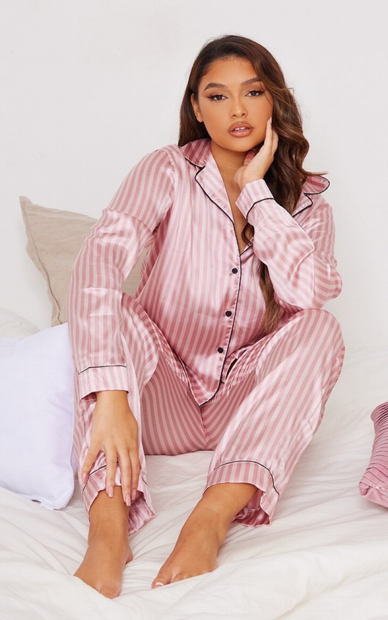 Îmbrăcăminte De Dormit Pretty Little Thing Plus Baby Long In Dungi Satin PJ Roz | AYET35294